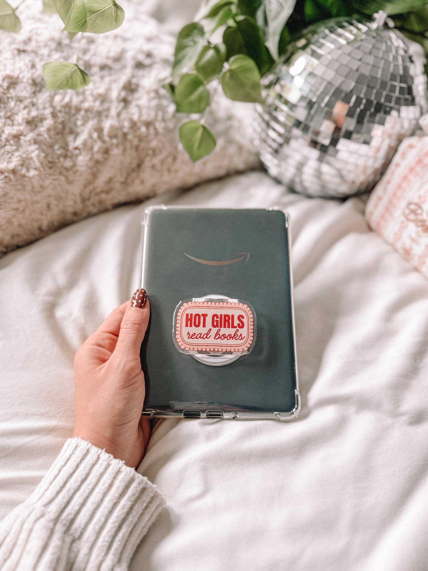 Hot Girls Read Books Magsafe Kindle Grip